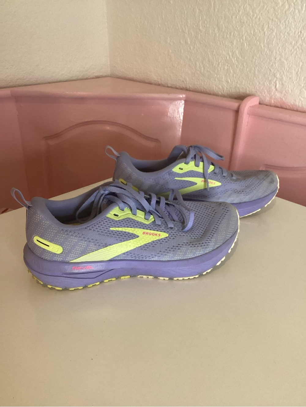 Brooks women’s Revel 6 Purple Pink Green Dunn Shoes Sneakers Athletic Size 8.5